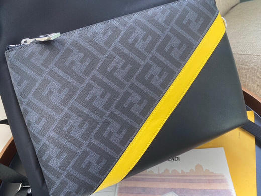 春季特惠💰600 芬迪新款双肩包布配皮书包33220-1 小怪兽背包升级版 双肩包 商品图4