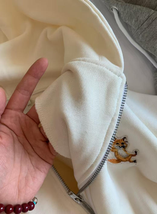 原单正品小狐狸情侣款拉链卫衣开衫 面料质感隔着屏幕都能感受到，四个色。
尺码S-XL 商品图8