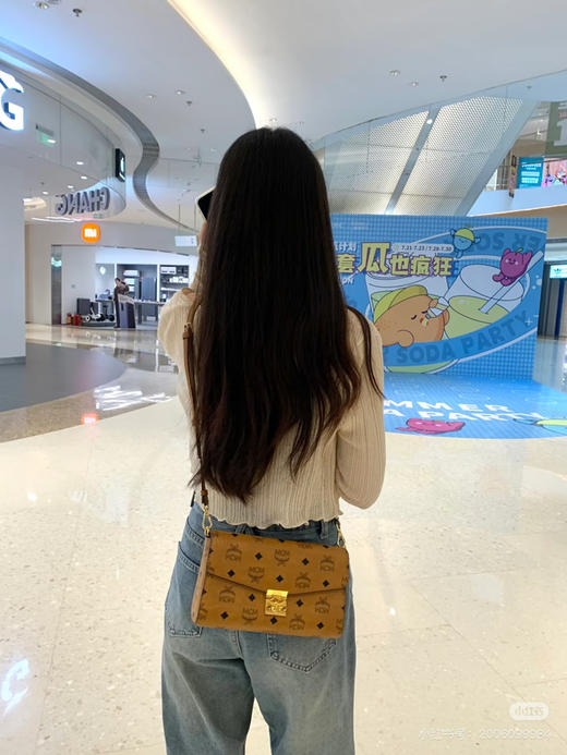 𝗠𝗖𝗠 新版中号信封包✉️皮肩带 商品图1