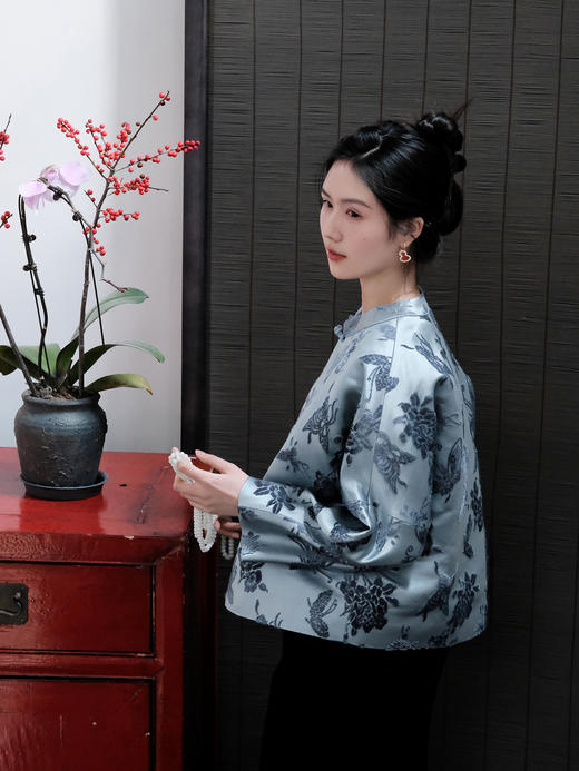 盛唐牡丹| 墨灰色蝶恋花漳缎外套 商品图2