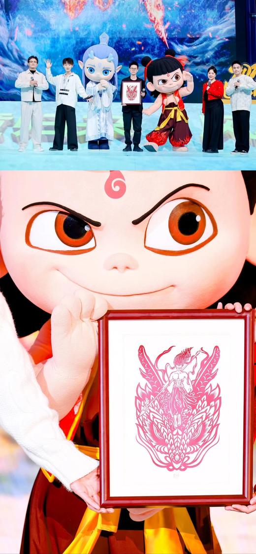 定制团‼️哪吒周边、get同款~【哪吒艺术剪纸】非遗文化与国漫相碰撞💥以红黑浴火重生的哪吒为内容设计了一幅作品，这幅海报和剪纸的中国红极致契合。 商品图3