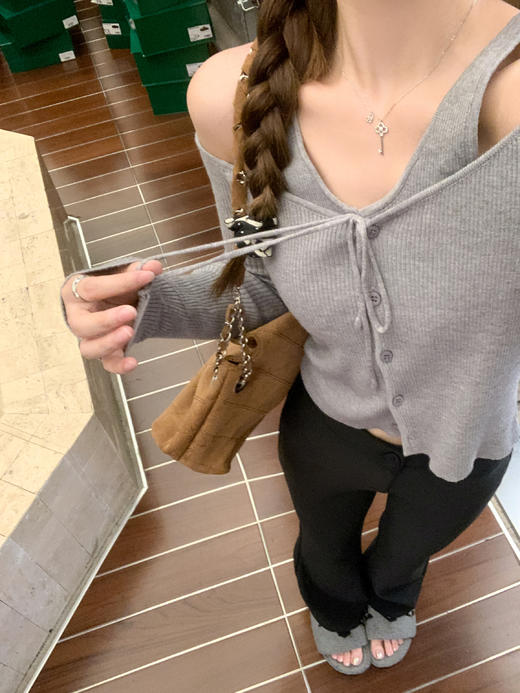 <曾小咸推荐>新品现货秒杀！卖完下架不再补 ！微信粉丝打折价！！2色假两件露肩针织衫 日常159.99 立减90 秒杀69.99！！ 商品图7