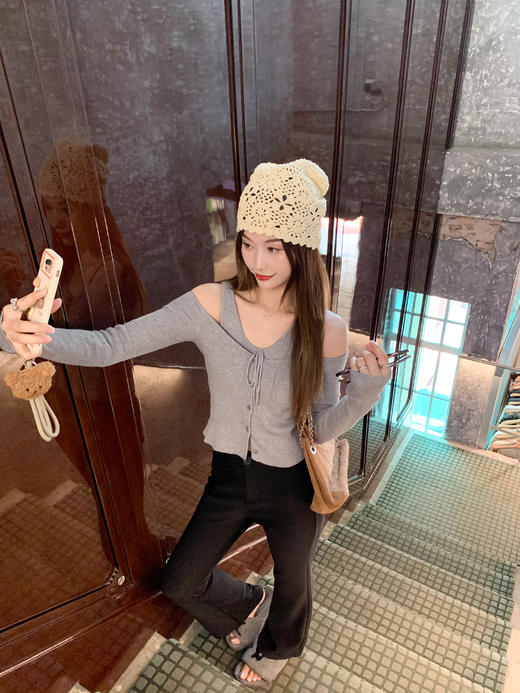 <曾小咸推荐>新品现货秒杀！卖完下架不再补 ！微信粉丝打折价！！2色假两件露肩针织衫 日常159.99 立减90 秒杀69.99！！ 商品图6