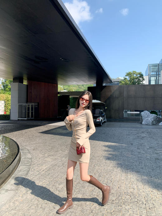 <曾小咸推荐>辣妹风2色长袖V领修身连衣裙 日常149.99/件 立减80 秒杀69.99/件！！ 商品图11