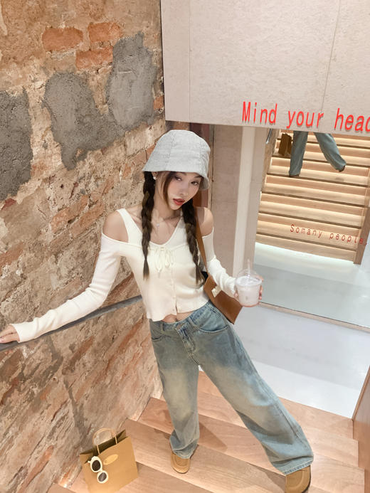 <曾小咸推荐>新品现货秒杀！卖完下架不再补 ！微信粉丝打折价！！2色假两件露肩针织衫 日常159.99 立减90 秒杀69.99！！ 商品图11