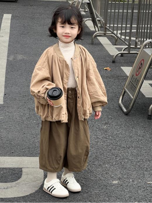 😎欢乐童年，岁愿相伴【岁愿新款经典复古防滑软底轻盈德训鞋SY-D318👏】， 除了良好的品质保证，主打潮流设计❤️， 打造潮童新时尚🌸， 还提供1个月的质保服务，☺️请放心选购。 商品图4