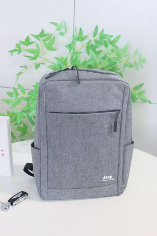 👏线下高端门店1300➕【吉普·JEEP】城市轻旅双肩包🌸，美式复古，时尚小众 某东在售198 特价秒杀仅售59 ✅大容量，多隔层设计轻松收纳  商品图6