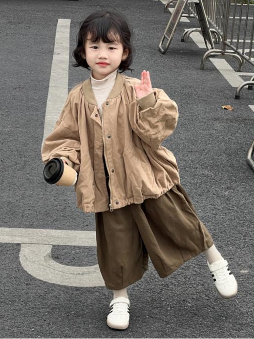 😎欢乐童年，岁愿相伴【岁愿新款经典复古防滑软底轻盈德训鞋SY-D318👏】， 除了良好的品质保证，主打潮流设计❤️， 打造潮童新时尚🌸， 还提供1个月的质保服务，☺️请放心选购。 商品图5