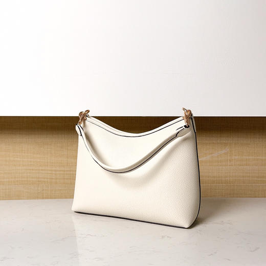 春季特惠💰450 蔻驰蔻家新款腋下包Laurela单肩斜跨手提流浪包CR148 尺寸：28-18-11cm 商品图3