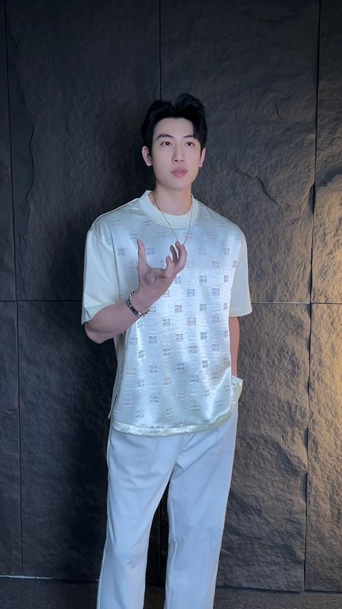 T2213早春新款时尚个性韩版拼接亮面印花字母圆领短袖T恤休闲百搭上衣 商品图0