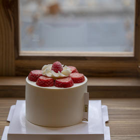 开心果草莓蛋糕（时令）