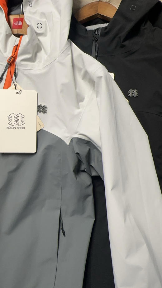原单正品KOLON   SPORT 1992多功能先行者轻盈冲锋衣
采用70D GORE-TEXC-KNIT面料  防风 防水 透湿 耐磨强大多功能
尺码M-XXL 商品图12