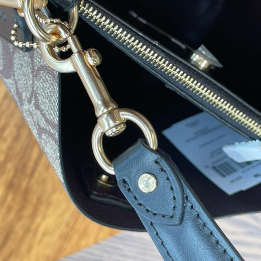 春季特惠💰450 蔻驰C家CA582新款小号经典老花水桶包，新改款 商品图6