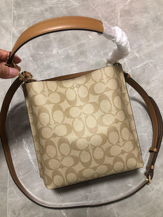 春季特惠💰450 蔻驰CA582 coach新款Mollie 22，蔻弛新品融合了coach经典手提包和托特包的优点 商品图1