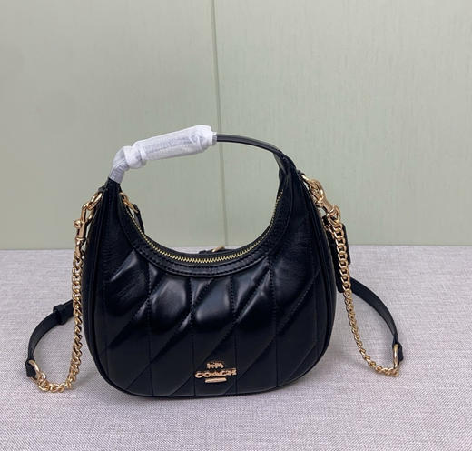 春季特惠💰450 蔻驰新品cy710 miu系小黑包	精致又可爱 泰好看了小黑包! carmen系列小号 商品图1