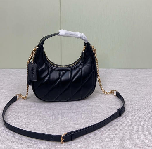 春季特惠💰450 蔻驰新品cy710 miu系小黑包	精致又可爱 泰好看了小黑包! carmen系列小号 商品图3