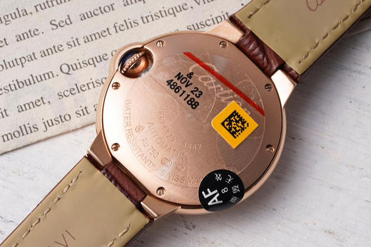 AF蜕变归来——卡地亚33mm蓝气球系列腕表
延续以往优异的产品质量更换全新包装和全新防伪标，让高品质更有识别性➕搭配正品一致的定制版CAL076一体瑞士机芯，正品original原版开模的copy❕ 商品图7