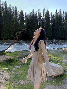 遮胯又减龄！【简约毛织连衣裙】修饰脸型 尽显舒展的肩颈线条 既显瘦又有一定的包容度