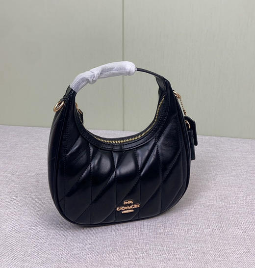 春季特惠💰450 蔻驰新品cy710 miu系小黑包	精致又可爱 泰好看了小黑包! carmen系列小号 商品图2