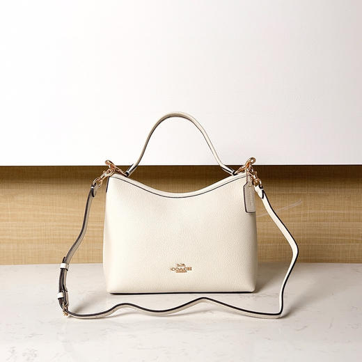 春季特惠💰450 蔻驰蔻家新款腋下包Laurela单肩斜跨手提流浪包CR148 尺寸：28-18-11cm 商品图0