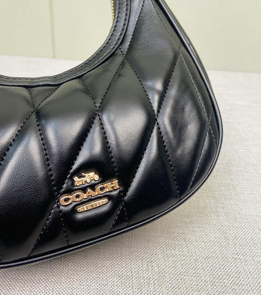 春季特惠💰450 蔻驰新品cy710 miu系小黑包	精致又可爱 泰好看了小黑包! carmen系列小号 商品图4