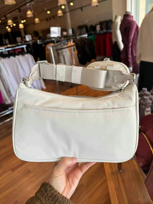🉐🉐599到手 Prada 同款~新年开挂神包 Lululemon尼龙三合一 斜挎包 ,超轻 实用 前后都有口袋 ,大小尺寸非常完美 商品图1