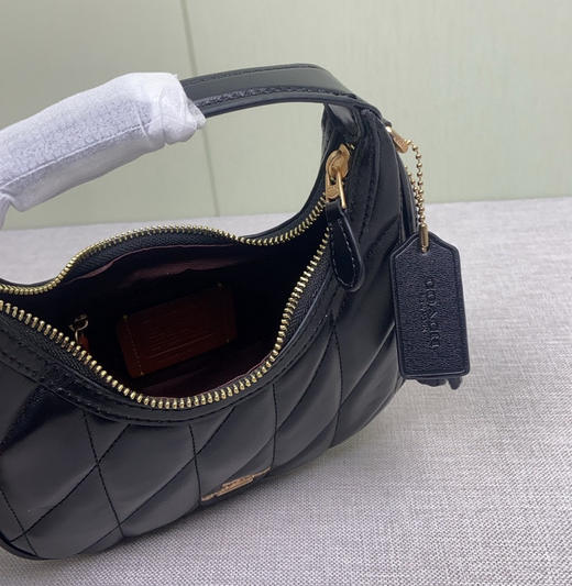 春季特惠💰450 蔻驰新品cy710 miu系小黑包	精致又可爱 泰好看了小黑包! carmen系列小号 商品图7