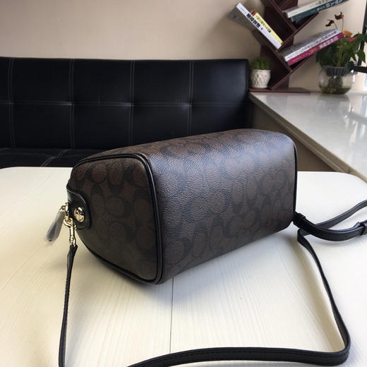 春季特惠💰450 coach蔻驰F58312 新款波士顿系列 枕头包 商品图3