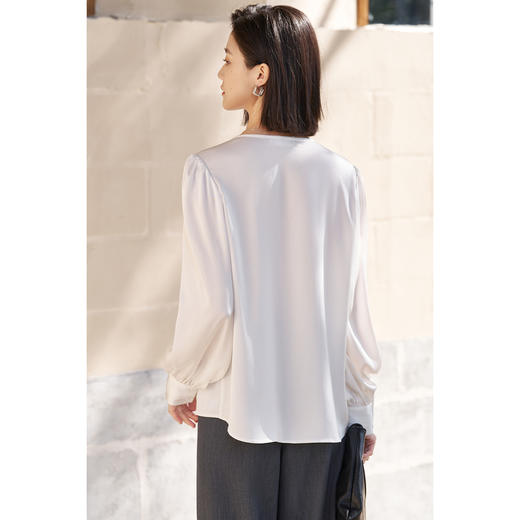 剩XL 米思阳2026春季新款通勤极简白衬衣V领宽松单排扣衬衫女5260 商品图3