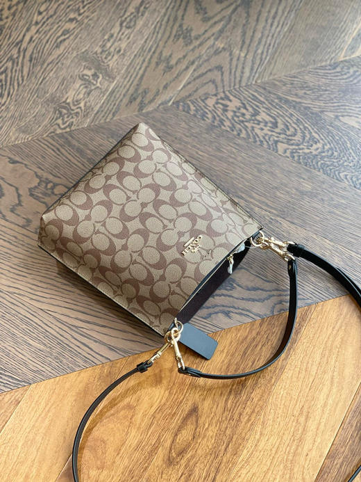 春季特惠💰450 蔻驰C家CA582新款小号经典老花水桶包，新改款 商品图2