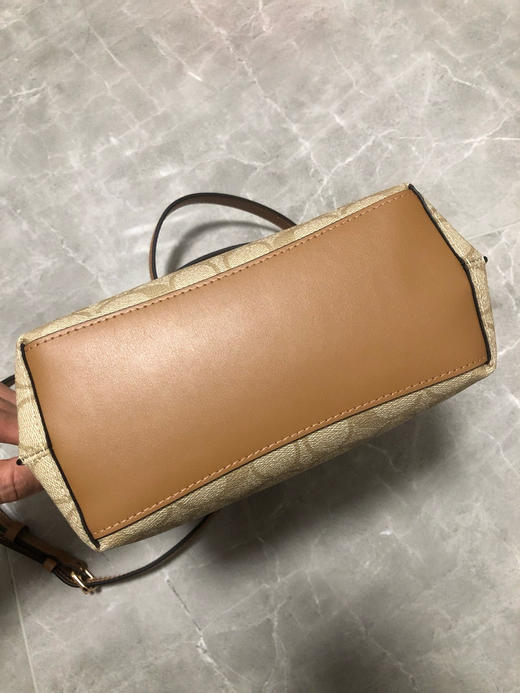 春季特惠💰450 蔻驰CA582 coach新款Mollie 22，蔻弛新品融合了coach经典手提包和托特包的优点 商品图3