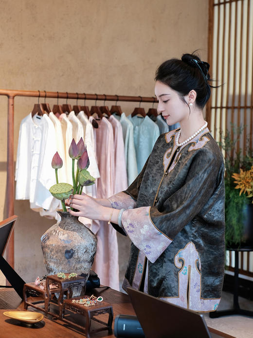 盛唐牡丹盛奢系列| 限量款| 高货-真丝重缎如意对襟上衣(特殊商品不退不换) 商品图1