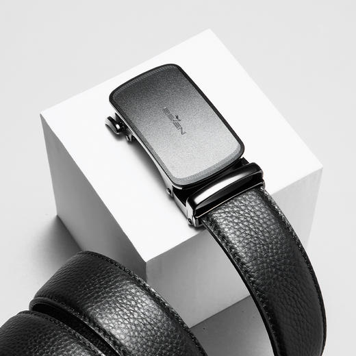 【婚礼季】柒牌男士皮带真皮腰带2025秋季新品商务休闲自动扣男款牛皮革裤带127P70050 商品图1