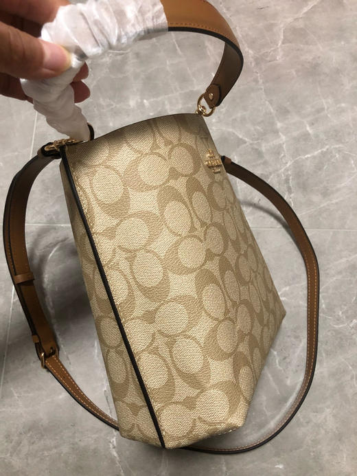 春季特惠💰450 蔻驰CA582 coach新款Mollie 22，蔻弛新品融合了coach经典手提包和托特包的优点 商品图2