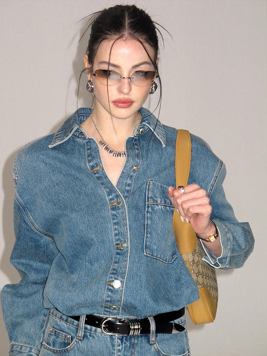 TR她热 丹宁时代 蓝色复古水洗设计感廓形衬衫中腰直筒牛仔裤套装 商品图2