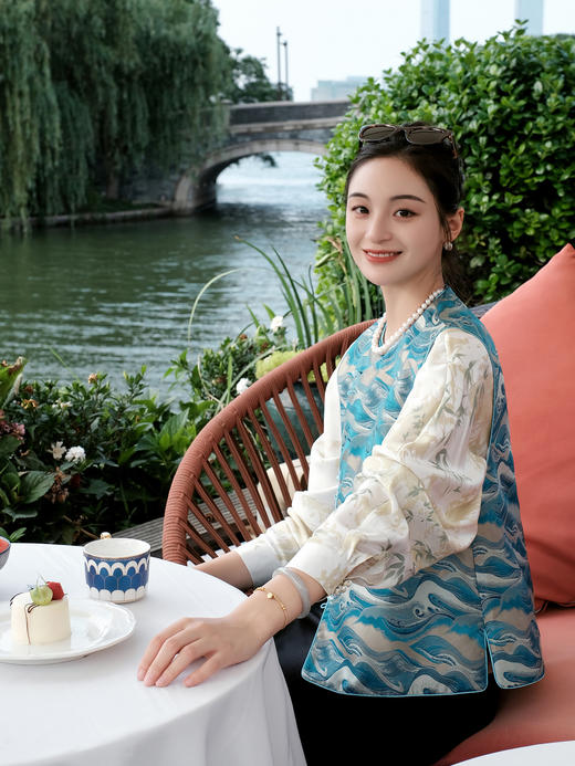 盛唐牡丹 |海浪纹重缎宋锦偏襟马甲 商品图3