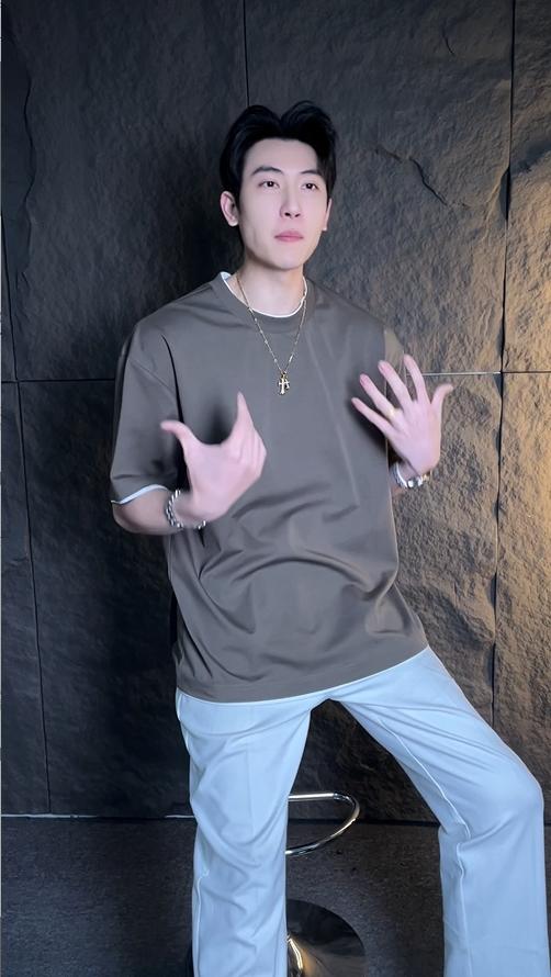 6583208早春新款时尚个性韩版简约撞色假两件短袖T恤百搭情侣套头上衣 商品图0