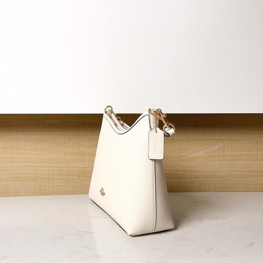 春季特惠💰450 蔻驰蔻家新款腋下包Laurela单肩斜跨手提流浪包CR148 尺寸：28-18-11cm 商品图2