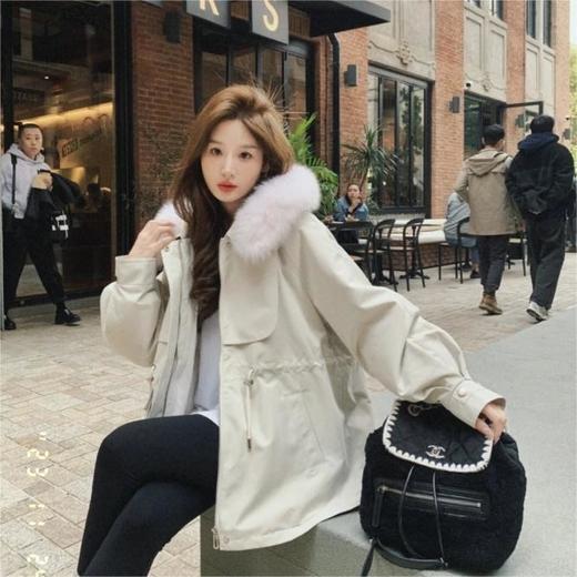 【Vogue Feminity 大毛领加厚派克服】连帽毛领设计 既可拆卸也可以御寒保暖 腰部抽绳设计 遮肉显瘦 商品图1