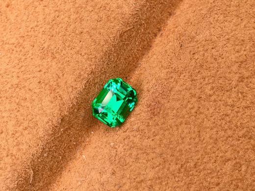 1.06ct刻面祖母绿裸石 商品图1