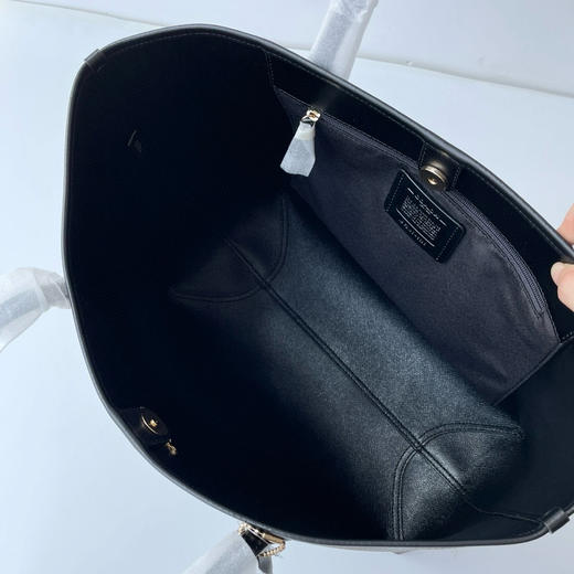 春季特惠💰450 蔻驰City托特包购物袋5696 吸扣设计新款女士托特包/手提/单肩 经典老花包身设计 商品图7