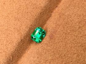 1.06ct刻面祖母绿裸石