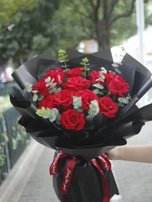 新鲜鲜花 花束【今日女神】11朵红玫瑰鲜花花束（可备注送货时间） 商品图0