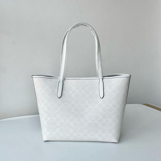 春季特惠💰450 蔻驰City托特包购物袋5696 吸扣设计新款女士托特包/手提/单肩 经典老花包身设计 商品图3
