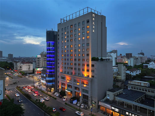 ★老友聚★￥399起/人 连住2晚【桐乡开元名庭酒店(万象汇店)】高级房+早餐+4顿正餐，满10人免费1桌棋牌、KTV！多人数套餐可选，聚会优选~有效期至2025年12月30日 商品图0