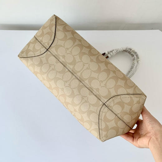 春季特惠💰450 蔻驰City托特包购物袋5696 吸扣设计新款女士托特包/手提/单肩 经典老花包身设计 商品图3