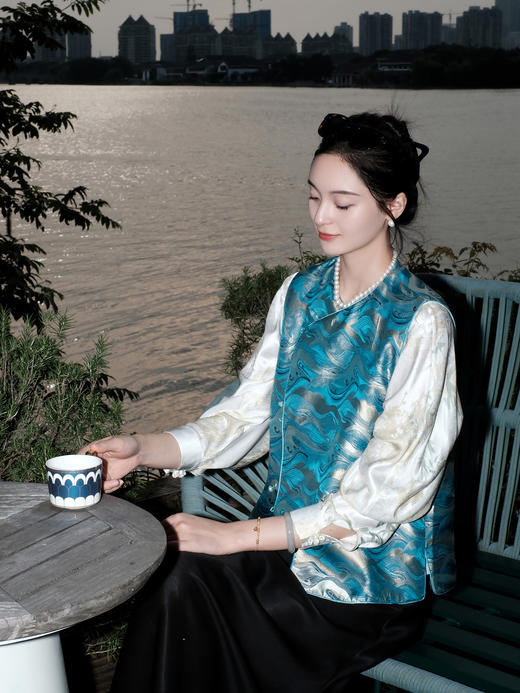 盛唐牡丹 |海浪纹重缎宋锦偏襟马甲 商品图7