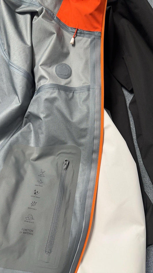 原单正品KOLON   SPORT 1992多功能先行者轻盈冲锋衣
采用70D GORE-TEXC-KNIT面料  防风 防水 透湿 耐磨强大多功能
尺码M-XXL 商品图10