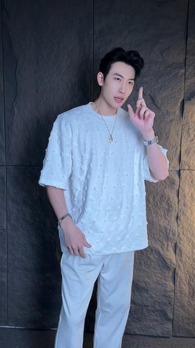 38750早春新款时尚个性韩版纯色褶皱纽花圆领短袖上衣百搭情侣上衣潮