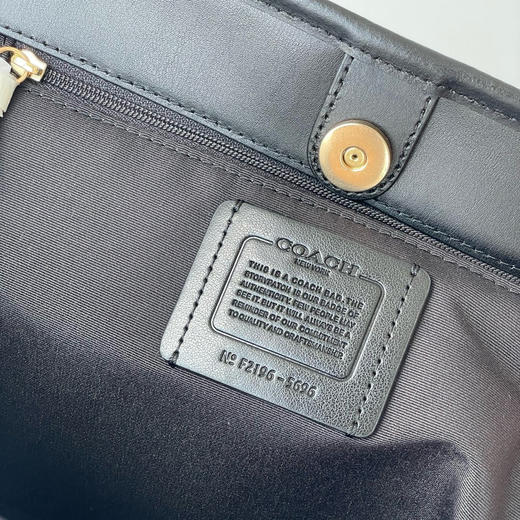 春季特惠💰450 蔻驰City托特包购物袋5696 吸扣设计新款女士托特包/手提/单肩 经典老花包身设计 商品图8